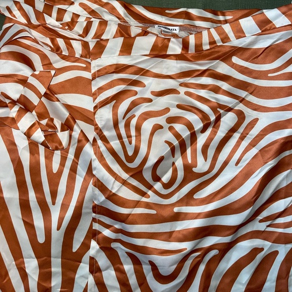 Inamorata zebra wrap skirt & Collard tie shirt set - Picture 5 of 9